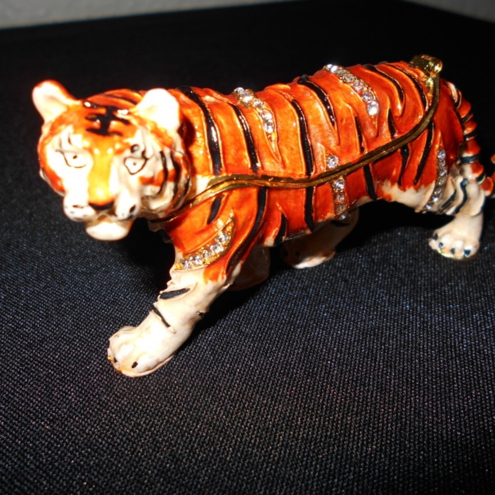 Mini Tiger Jewelry Box - Picture 2 of 4